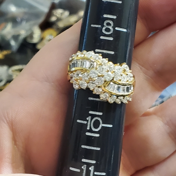 Large CZ ring size 9. In like new condition. Set in solid sterling silver with a - Picture 9 of 9